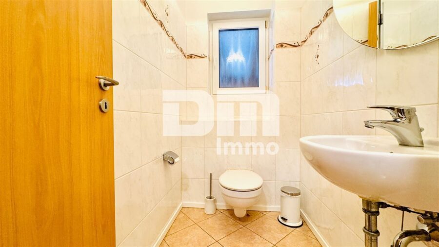 (R)eserviert!Modernes Wohnerlebnis mit großer Terrasse + Carport - EG Gäste WC